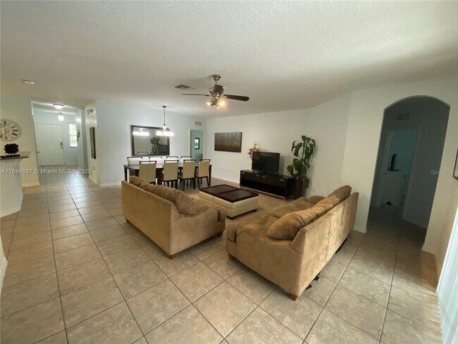 Foto del edificio - 1106 W Oak St