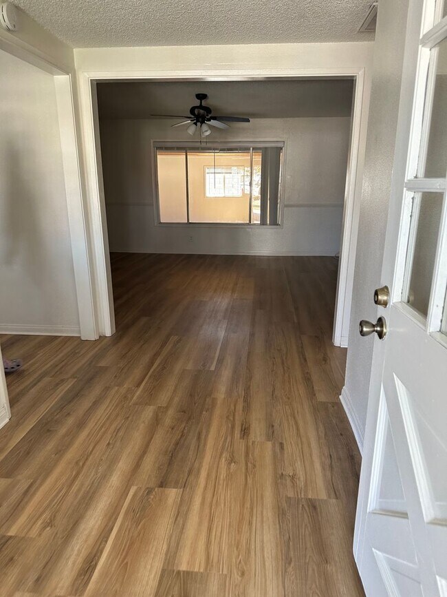 Foto del edificio - Newly Remodeled South Corona Family Home