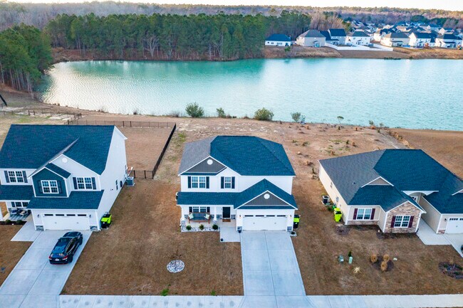 Foto del edificio - 1024 Loretta Ln