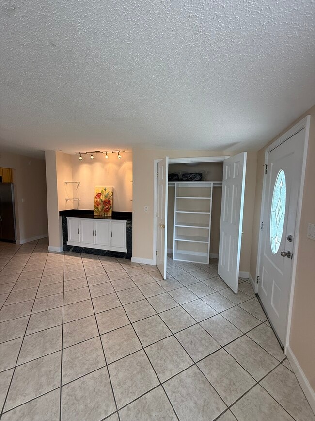 Building Photo - 1406 S Roosevelt Blvd