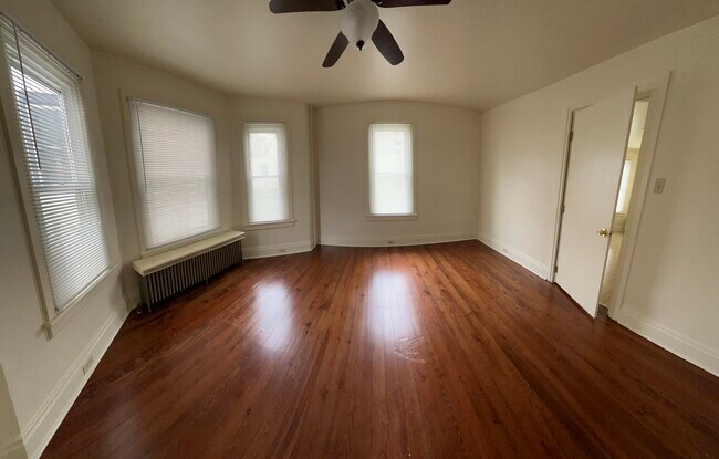 Dormitorio - 418 S Railroad St
