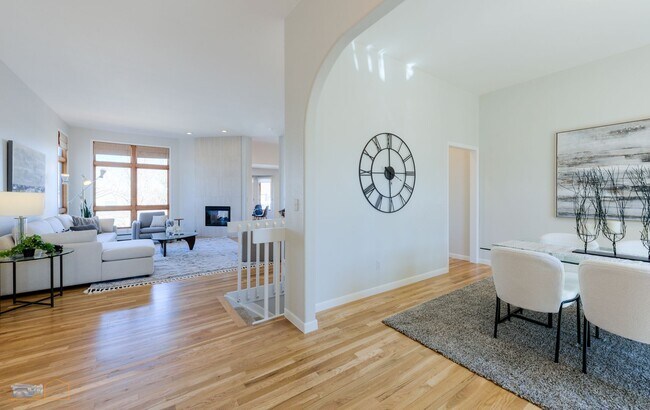 Building Photo - Breathtaking Waneka Lake Ranch with Mounta...
