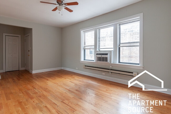 Foto del edificio - 3755 N Pine Grove Ave