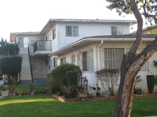 Building Photo - 2800 W El Segundo Blvd