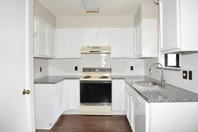 Foto del edificio - 309-311 Dogwood Dr