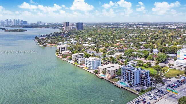 Building Photo - 7825 NE Bayshore Ct