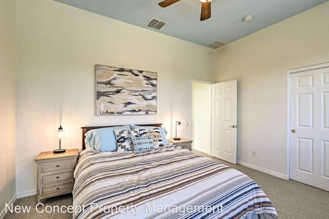 Building Photo - 4 br, 2.5 bath House - 9934 S Camino De La...