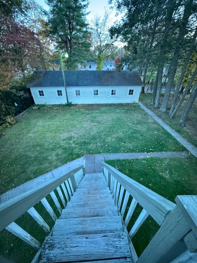 Building Photo - 1169 W Main St