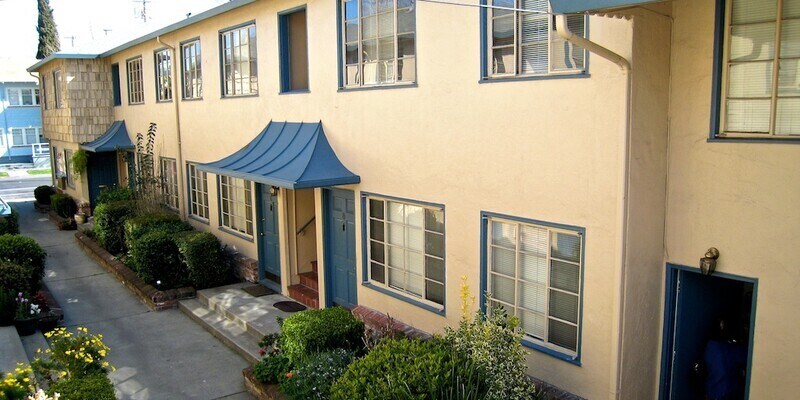 Primary Photo - Kenwood Apartments 2426