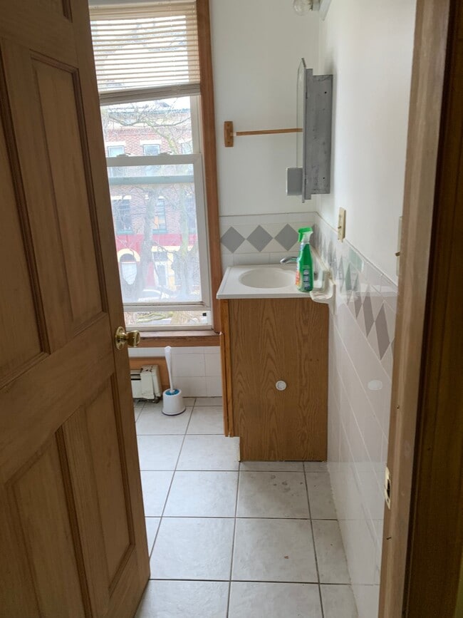 Building Photo - 106 Broadway