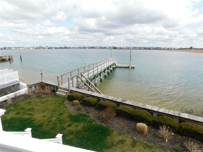 Building Photo - 3495 Bay Front Dr