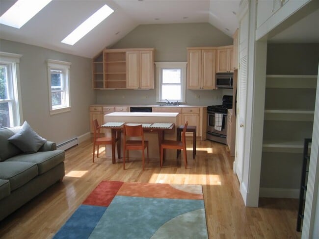 Building Photo - 117 Columbia St