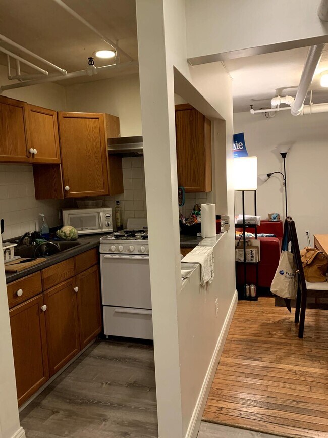 Building Photo - 55 Burbank St