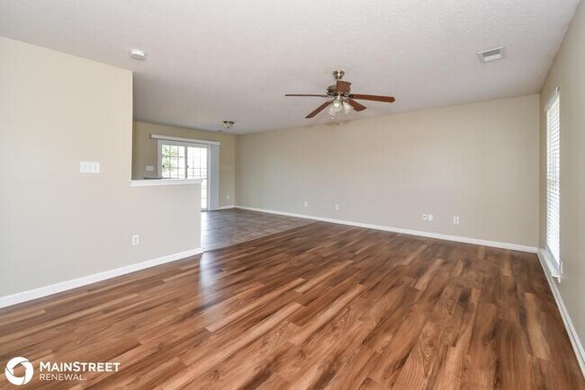 Foto del edificio - 10624 Irvin Pines Dr, Louisville, KY 40229