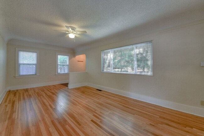 Foto del edificio - 2 Bed, 1 Bath Single Family Home off the A...
