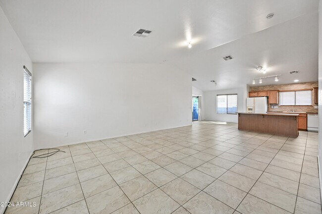 Foto del edificio - 15110 N 140th Ave