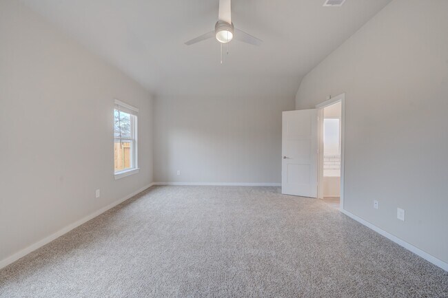 Building Photo - 14257 Lake Lodge Dr