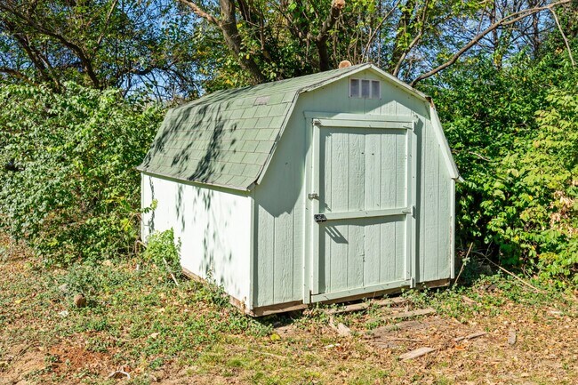 Foto del edificio - 1621 N Hillcrest Ave