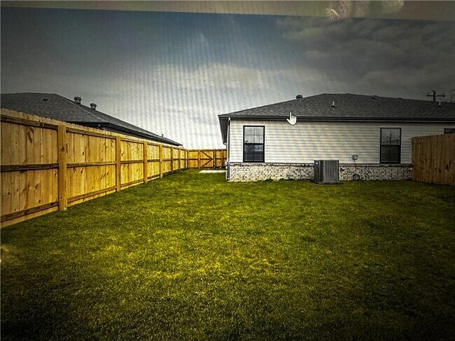 Foto del edificio - 6501 NW Vandergriff St