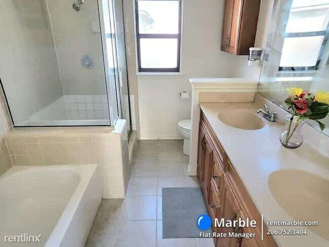 Building Photo - 3 br, 2 bath House - 2219 Logan Dr