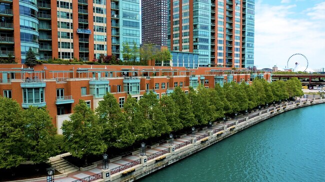 Foto del edificio - 415 E North Water St