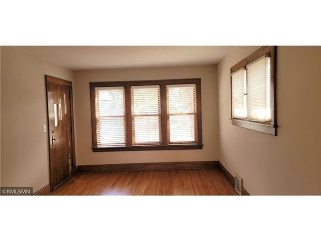 Building Photo - St. Louis Park! 3 Bedroom 2 1/2 Baths