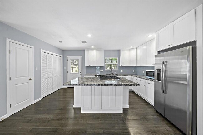 Building Photo - 3837 Rosedale St