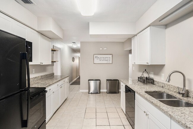 Building Photo - 1346 Byron Dr