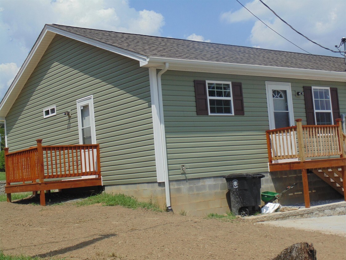 Foto principal - 2200 Overland Rd