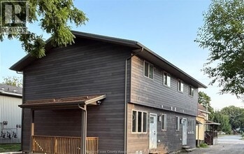 Building Photo - 450 Mill St