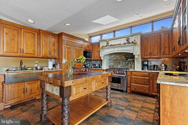 Building Photo - 93 Meade Dr
