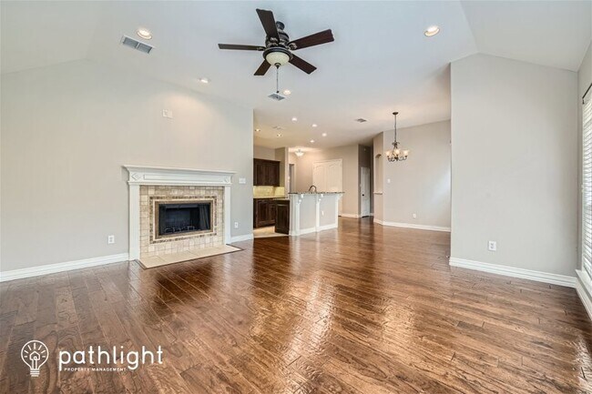 Building Photo - 2208 Knob Hill Dr