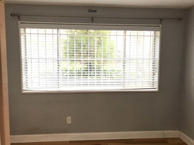 Foto del edificio - 4545 MacArthur Blvd NW