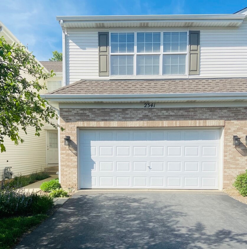 Primary Photo - 2341 Stoughton Cir