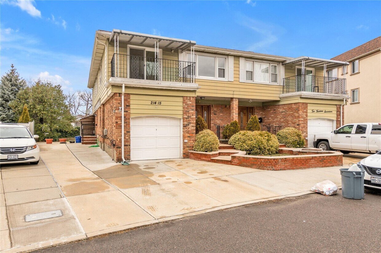 Foto principal - 214-15 15th Ave