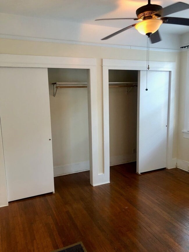 Foto del edificio - Spacious 2BD with Sun Room and Large Backyard