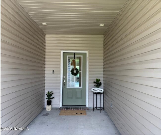 Building Photo - 205 Acadian Lk Dr
