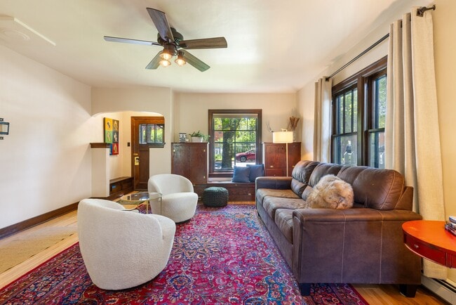 Foto del edificio - 617 W Harrison St