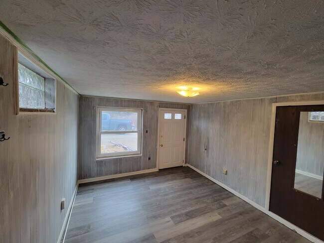 Foto del edificio - 1720 Congress Lake Rd