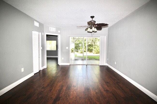 Building Photo - 1115 Golden Lakes Blvd