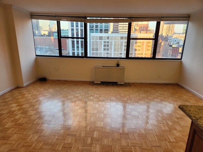 Foto del edificio - 270 Marin Blvd