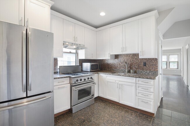 Building Photo - 946 N Homan Ave