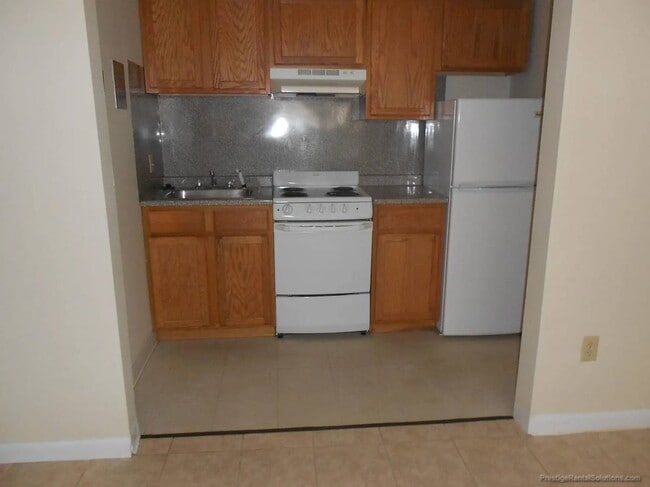 Building Photo - 740 Central St