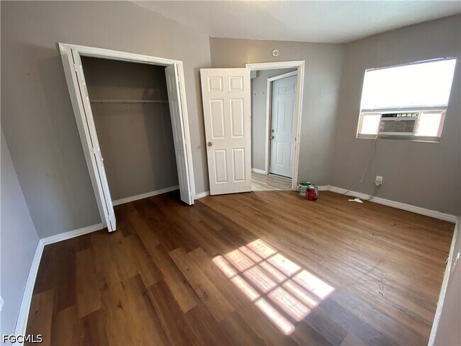 Foto del edificio - 2210 Cantor Ln