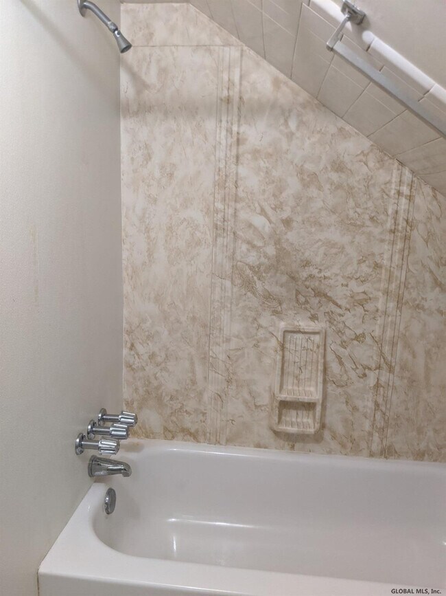 Foto del edificio - 106 Braintree St