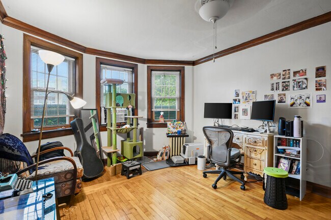 Foto del edificio - 833 Midland St