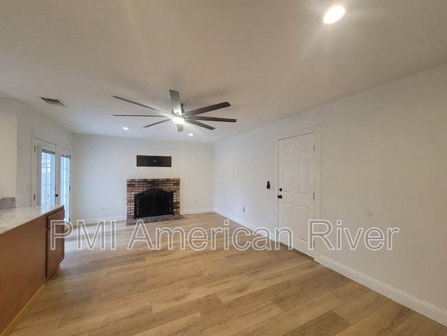 Foto del edificio - 4475 Silverton Way