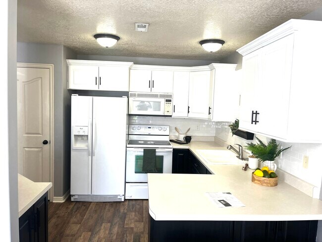 Building Photo - 220 E 830 S