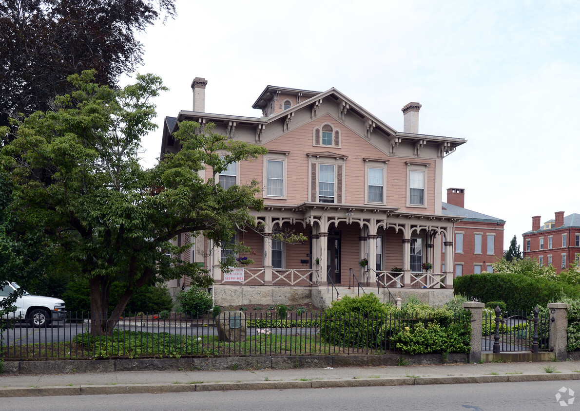 Building Photo - Elizabeth's Rooming House