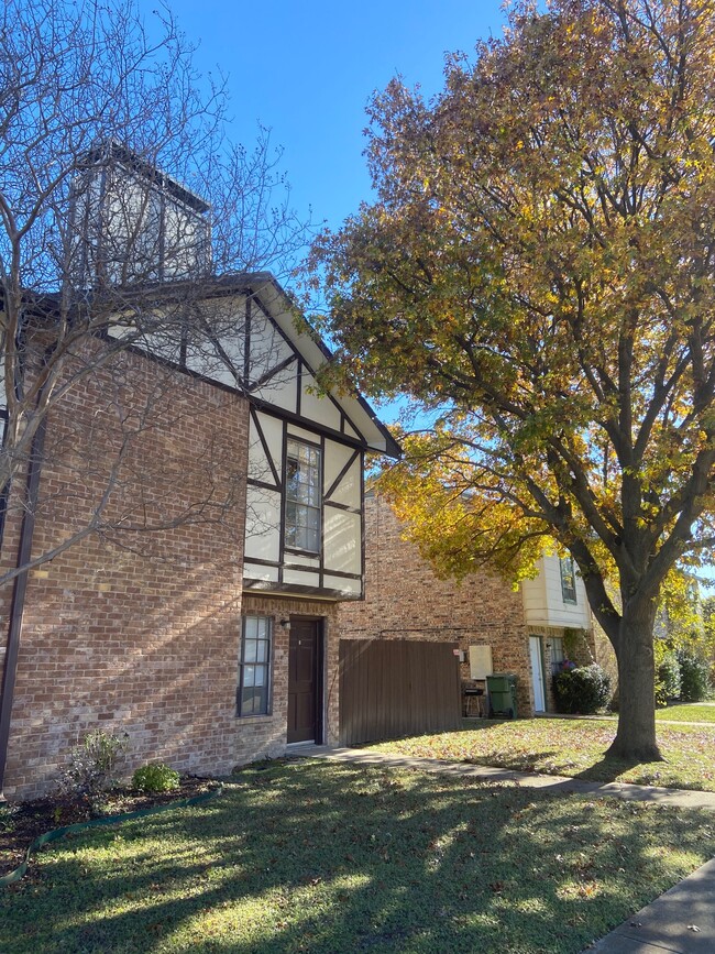 Front door of unit D - 2701 Wimbledon Ct